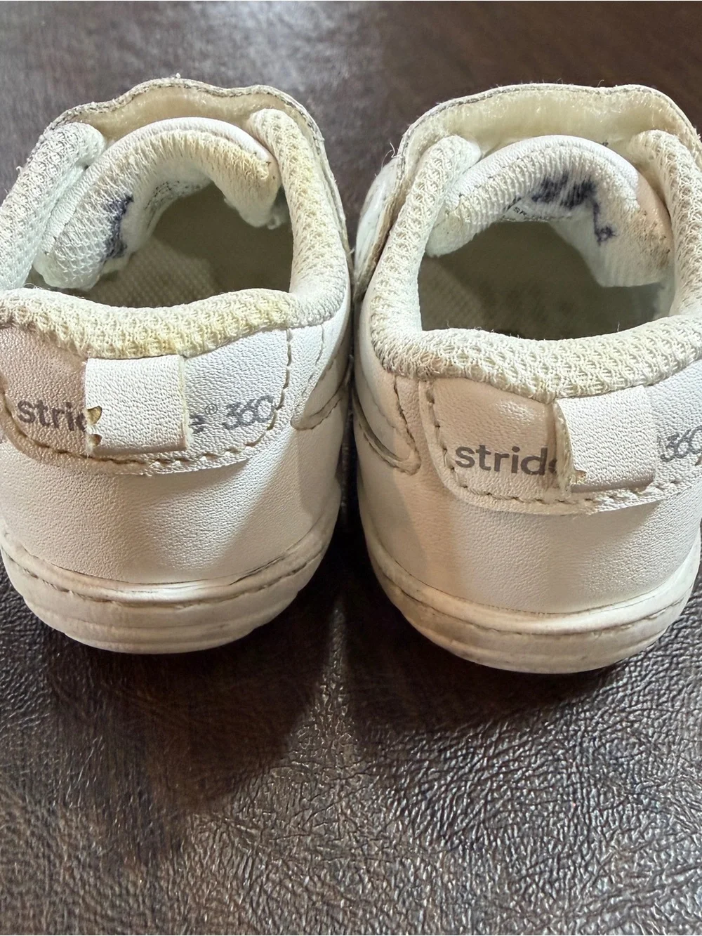 Stride Rite for Wide Feet Boys White Velcro Tennis Shoes Sz 3M